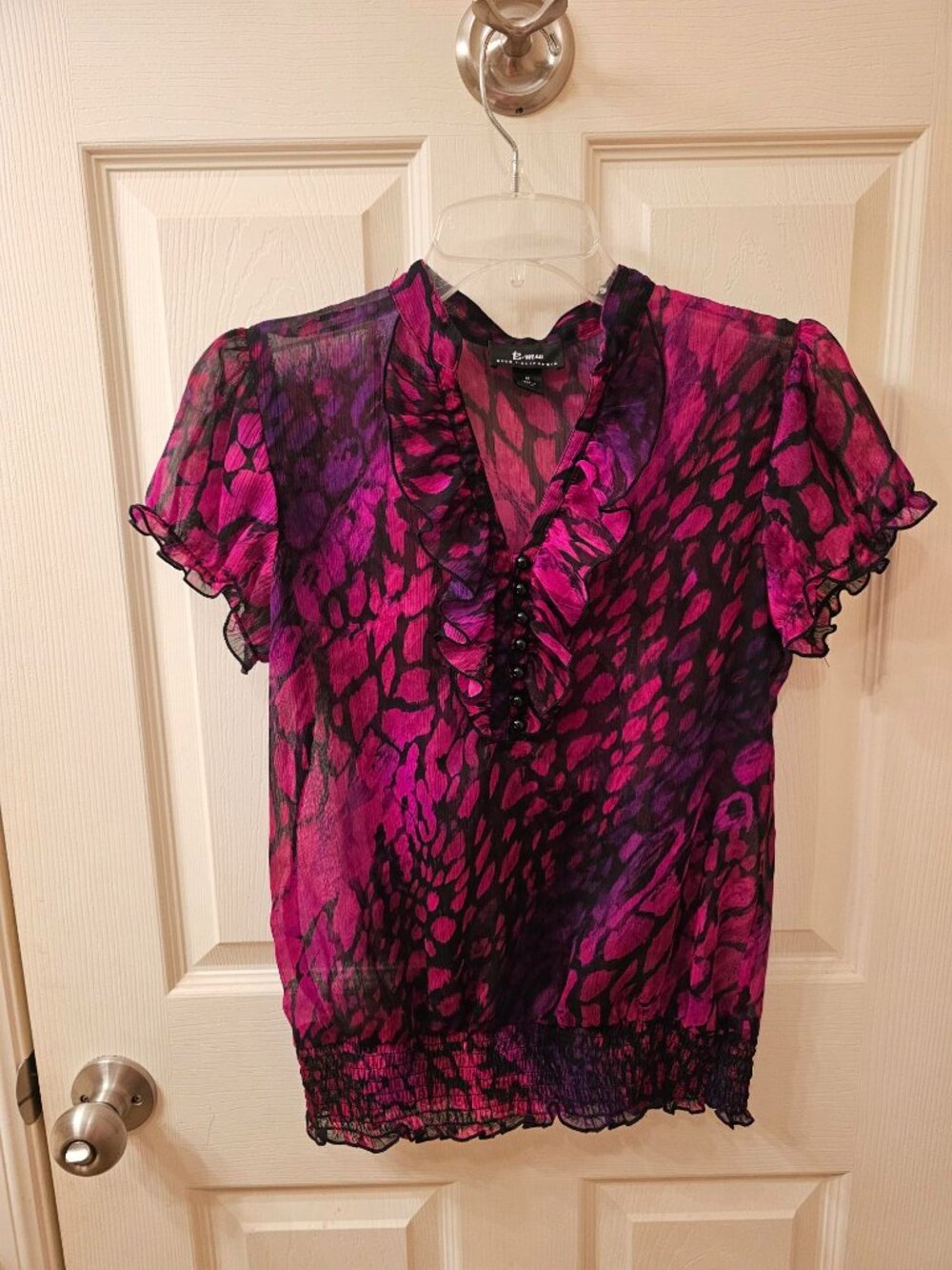 NWOT B-Wear Ever California Medium Fuschia Blouse w / Elastic Waist and Arms